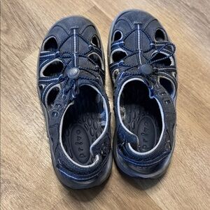 Women's Privo Leather comfortable sandals in good condition great for Outdoors